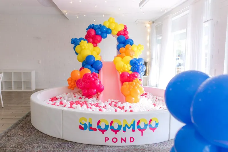 11' White Round Ball Pit