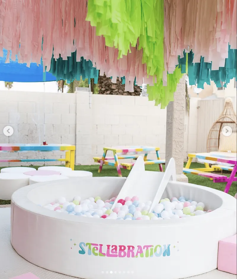 7' White Round Ball Pit